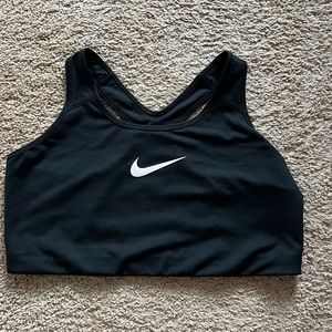 Black top sports bra Nike